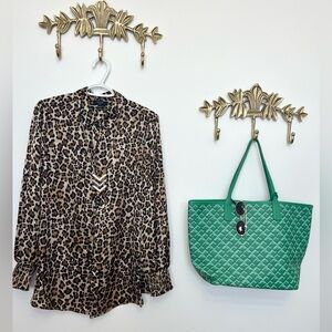 Modern animal print blouse with a balloon style sleeve 2X ptp 26” L 32”